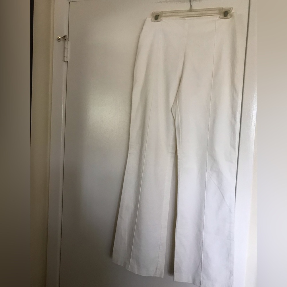 WHITE HOUSE /BLACK MARKET , size 4 very fine corduroy white pants white leg